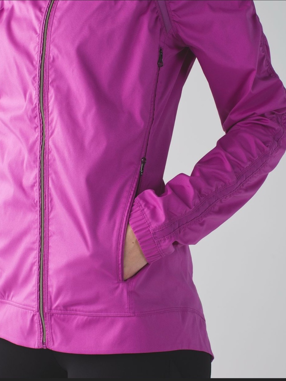 Lightweight Lululemon Women's Hooded Running Jacket in Ultra Violet - Picture 5 of 13
